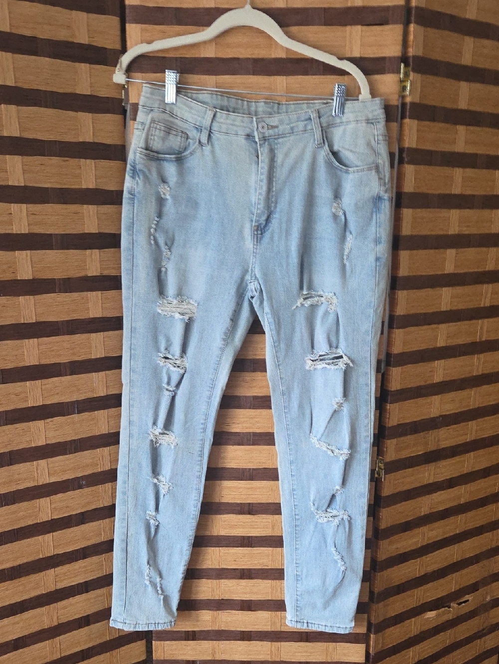 Destroyed Light Wash Ankle Jeans